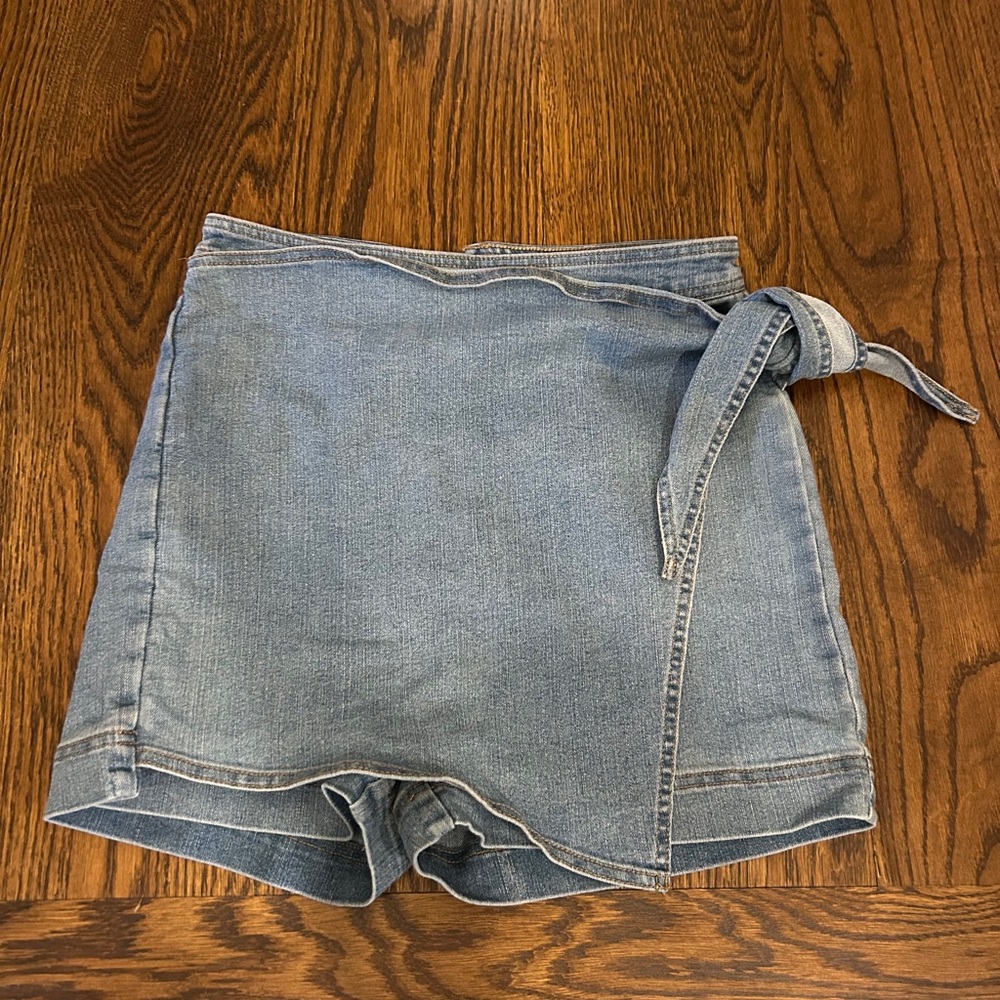Tinseltown Blue Tie-Waist Jean Shorts